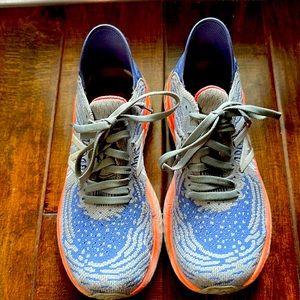 New Balance Fresh FoamX1080 running shoe size 6